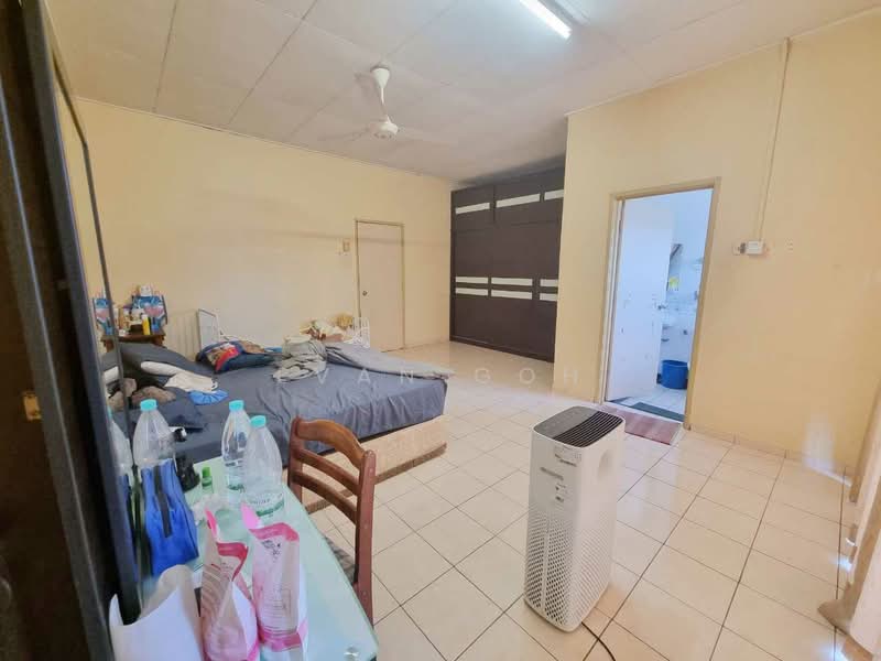 2-storey Terraced House for Sale in Bandar Kinrara Seksyen 5 (Bandar Kinrara) - Evan Goh - Bedroom - PropertyGuru.com.my