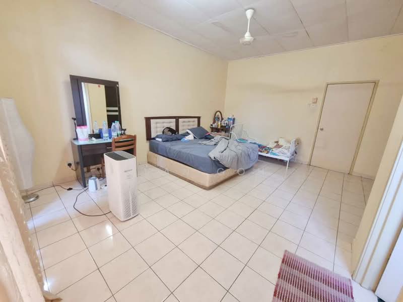 2-storey Terraced House for Sale in Bandar Kinrara Seksyen 5 (Bandar Kinrara) - Evan Goh - Bedroom - PropertyGuru.com.my