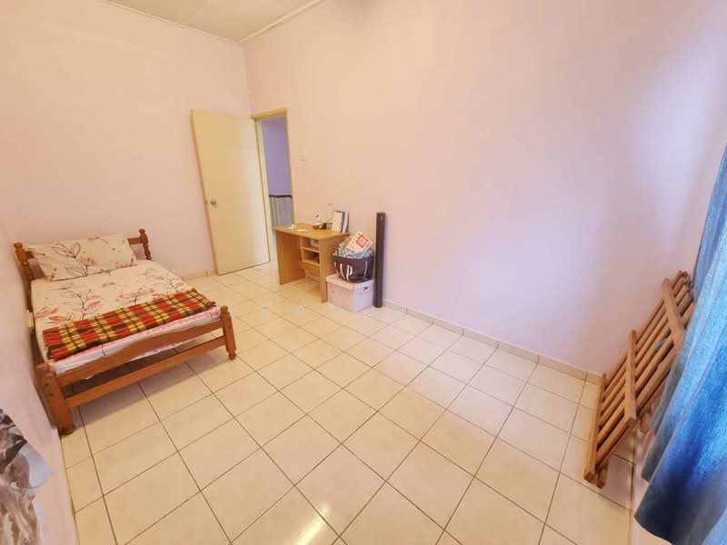2-storey Terraced House for Sale in Bandar Kinrara Seksyen 5 (Bandar Kinrara) - Evan Goh - Bedroom - PropertyGuru.com.my