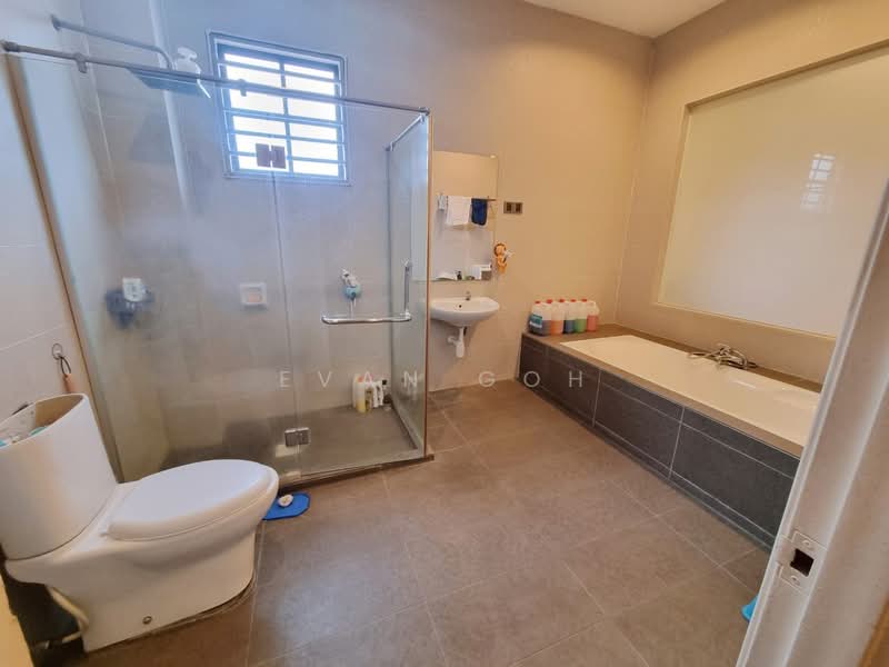 Rumah Berkembar untuk Dijual di Bandar Nusaputra (Puchong) - Evan Goh - Bathroom - PropertyGuru.com.my