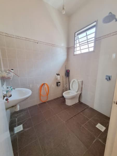 Rumah Berkembar untuk Dijual di Bandar Nusaputra (Puchong) - Evan Goh - Bathroom - PropertyGuru.com.my