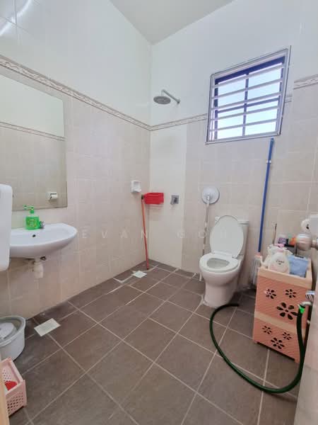 Rumah Berkembar untuk Dijual di Bandar Nusaputra (Puchong) - Evan Goh - Bathroom - PropertyGuru.com.my