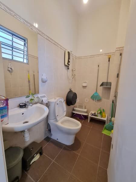 Rumah Berkembar untuk Dijual di Bandar Nusaputra (Puchong) - Evan Goh - Bathroom - PropertyGuru.com.my