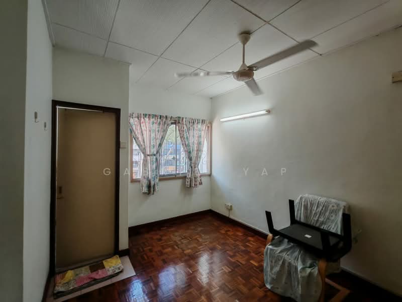 2-storey Terraced House for Sale in Damansara Jaya (Petaling Jaya) - Gabriel Yap - Living Room - PropertyGuru.com.my