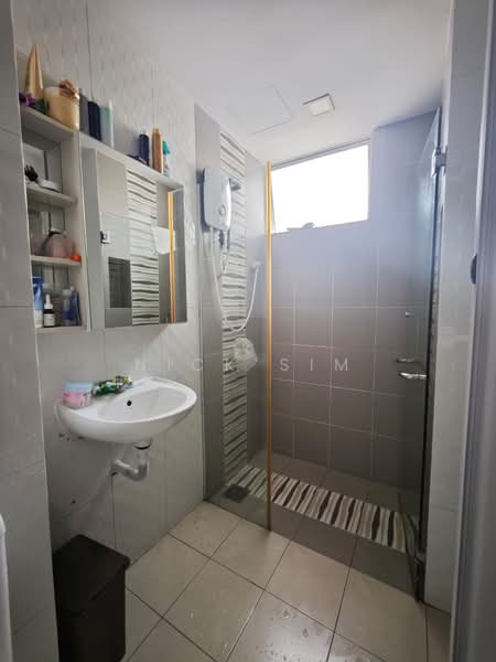 Condominium for Sale at The Zest @ Kinrara 9 - Nick Sim - Bathroom - PropertyGuru.com.my