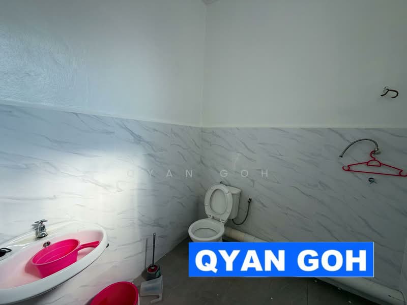 2-storey Terraced House for Rent in Taman Pekaka (Sungai Dua) - Qyan Goh - Bathroom - PropertyGuru.com.my