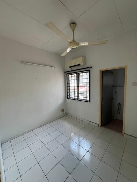 Section 6 @ Kota Damansara untuk Untuk Dijual - RM 800,000, Mac 2026 - Master Room with Private Bathroom - PropertyGuru.com.my