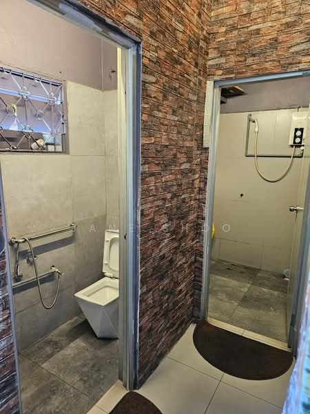 Kedai / Pejabat untuk Dijual di Kuchai Lama (Kuala Lumpur) - Jane Shoo - Bathroom - PropertyGuru.com.my