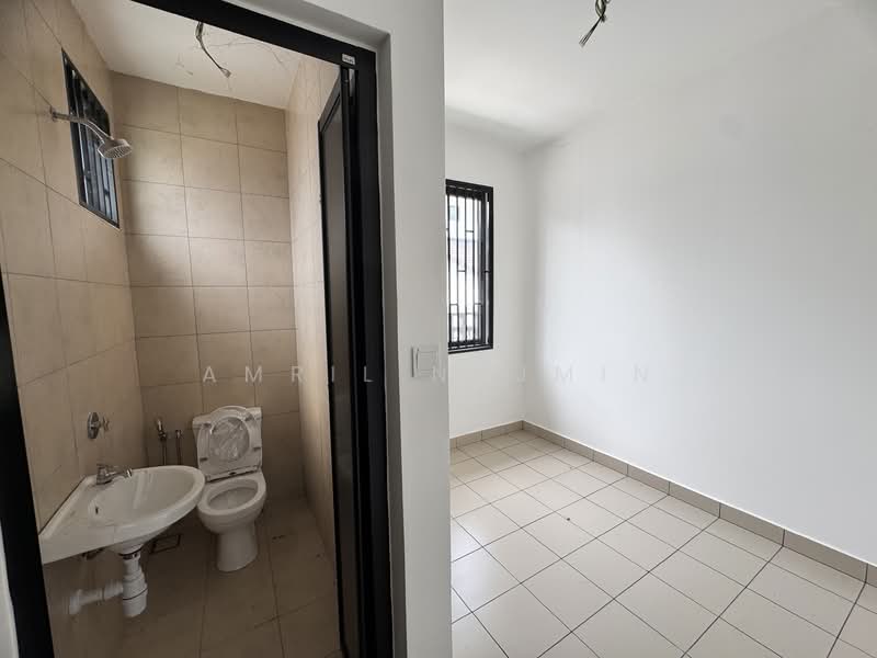 2-storey Terraced House for Sale in Elmina (Shah Alam) - Amril Najmin - Bathroom - PropertyGuru.com.my