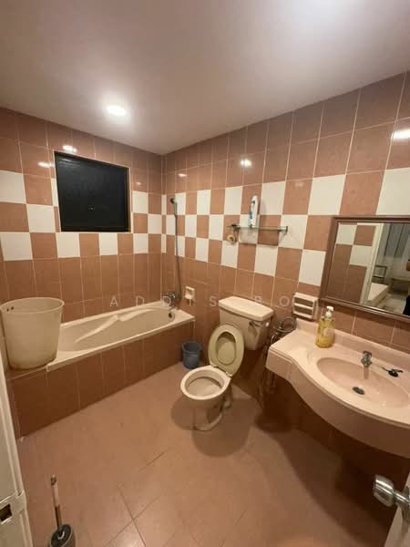 Evergreen Park Scot Pine untuk Untuk Disewa - RM 3,000 /bulan, Mac 2026 - Bathroom - PropertyGuru.com.my