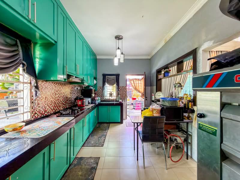 Semi-Detached House for Sale in Bandar Tasik Kesuma (Beranang) - Ali Idris - Kitchen - PropertyGuru.com.my