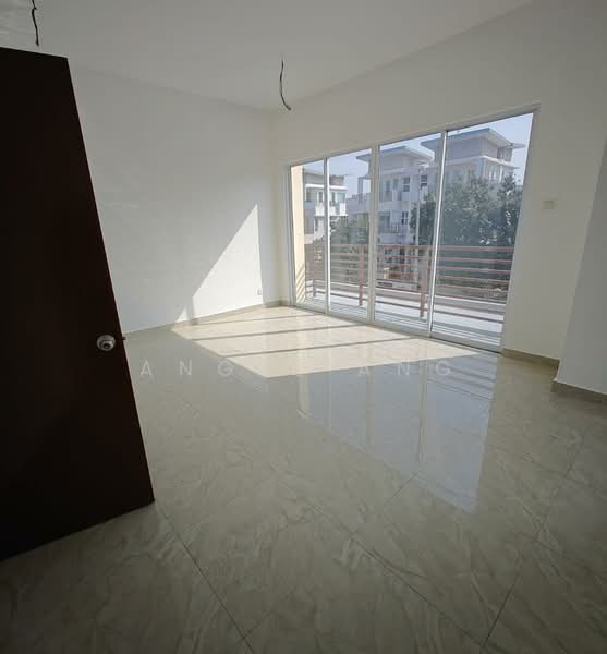 Semi-Detached House for Sale in Bandar Country Homes (Rawang) - Angel Ang - Balcony - PropertyGuru.com.my