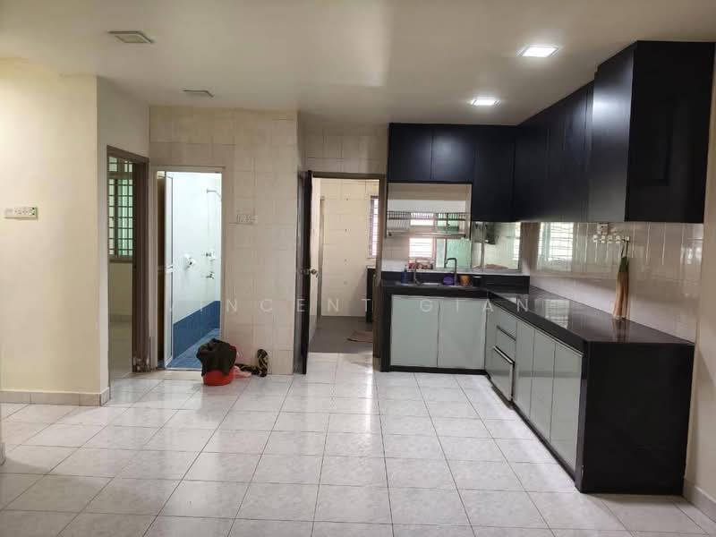 2.5-storey Terraced House for Sale in Ulu Tiram (Johor) - Vincent Gian - Kitchen - PropertyGuru.com.my