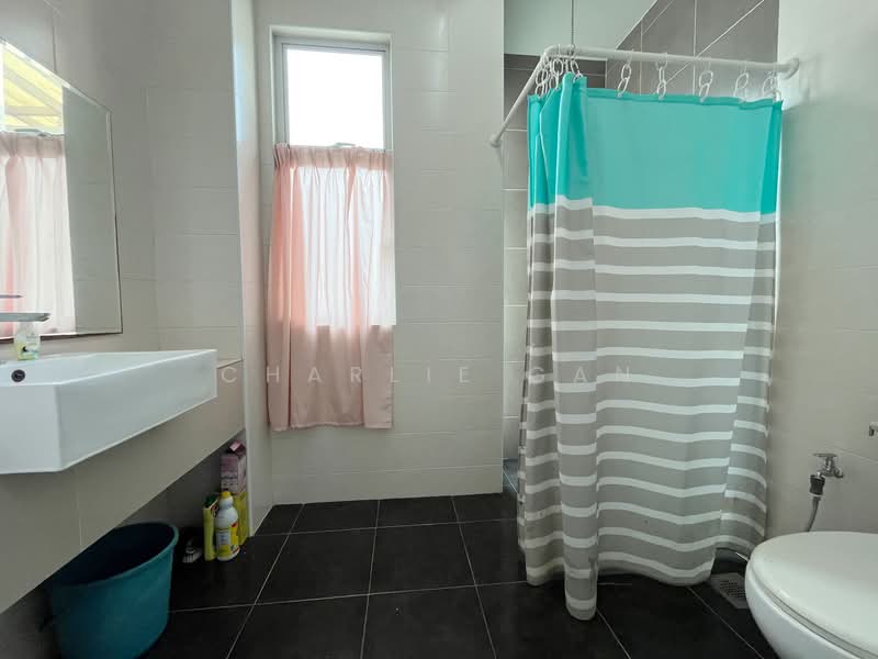2-storey Terraced House for Sale in Bandar Saujana Putra (Tanjong Duabelas) - Charlie Gan - Bathroom - PropertyGuru.com.my