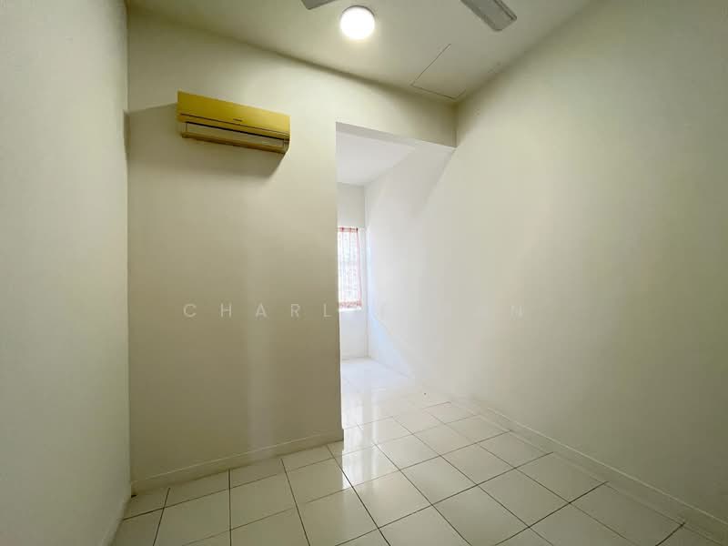 2-storey Terraced House for Sale in Bandar Saujana Putra (Tanjong Duabelas) - Charlie Gan - PropertyGuru.com.my