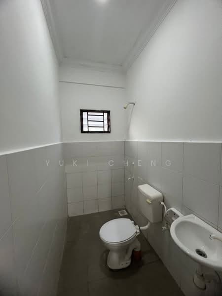 2-storey Terraced House for Sale in Taman Scientex Pasir Gudang (Pasir Gudang) - Yuki Cheng - Bathroom - PropertyGuru.com.my