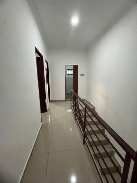 2-storey Terraced House for Sale in Taman Scientex Pasir Gudang (Pasir Gudang) - Yuki Cheng - Corridor - PropertyGuru.com.my