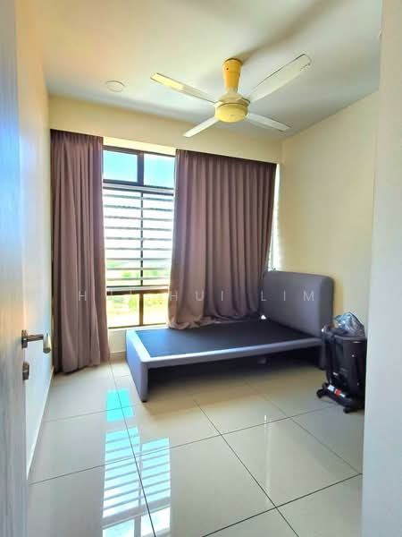 Service Residence for Sale at Seri Austin Residence (Pangsapuri Seri Austin) - Hui Hui Lim - Bedroom - PropertyGuru.com.my