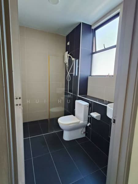 Service Residence for Sale at Seri Austin Residence (Pangsapuri Seri Austin) - Hui Hui Lim - Bathroom - PropertyGuru.com.my
