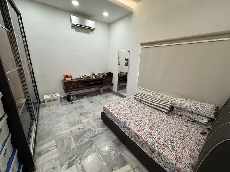 Seksyen 2 untuk Untuk Dijual - RM 1,600,000, Mac 2026 - Bedroom - PropertyGuru.com.my