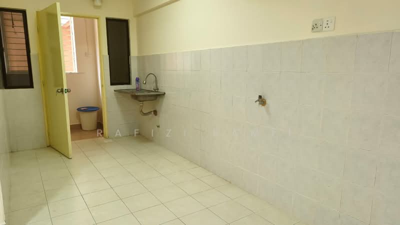 Condominium for Rent at Putra Villa - Rafizi Ramli - Kitchen - PropertyGuru.com.my