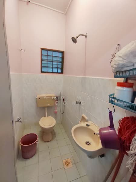 1-storey Terraced House for Sale in Seremban (Negeri Sembilan) - Pang Wai Leong - Bathroom - PropertyGuru.com.my