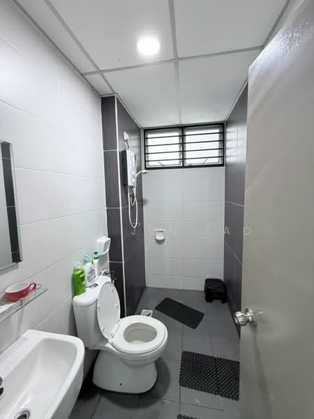 Larkin Heights untuk Untuk Disewa - RM 2,200 /bulan, Mac 2026 - Bathroom - PropertyGuru.com.my
