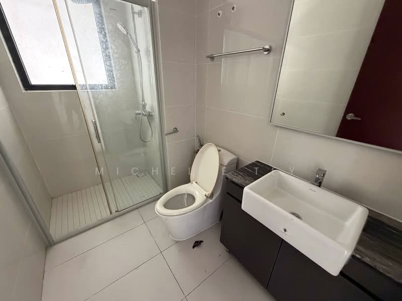 Condominium for Sale at Kings Bay @ Country Garden Danga Bay - Michelle Tey - Bathroom - PropertyGuru.com.my