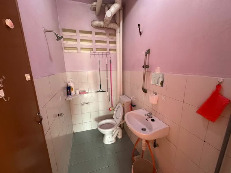 Apartment for Rent at Pangsapuri Angsana - Jayden Chik - Bathroom - PropertyGuru.com.my