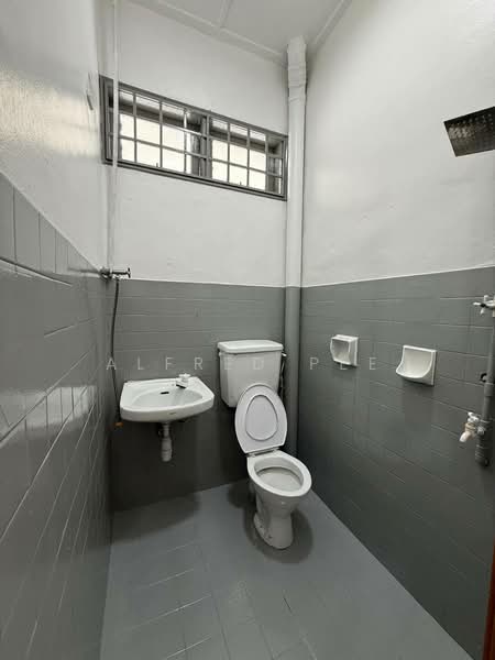 Rumah Teres 1 Tingkat untuk Dijual di Johor Bahru (Johor) - Alfred Pee - Bathroom - PropertyGuru.com.my