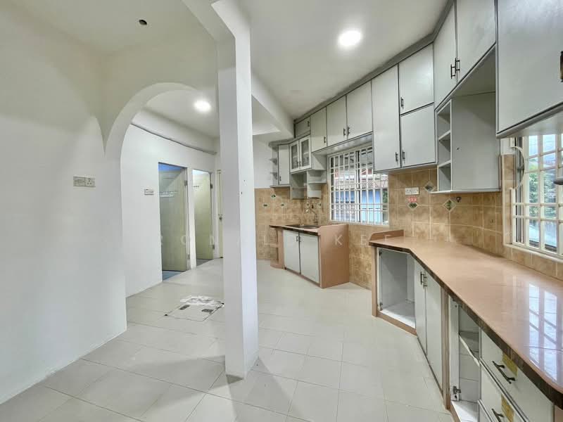 Taman Sri Nibong untuk Untuk Dijual - RM 1,290,000, Apr 2026 - Kitchen - PropertyGuru.com.my