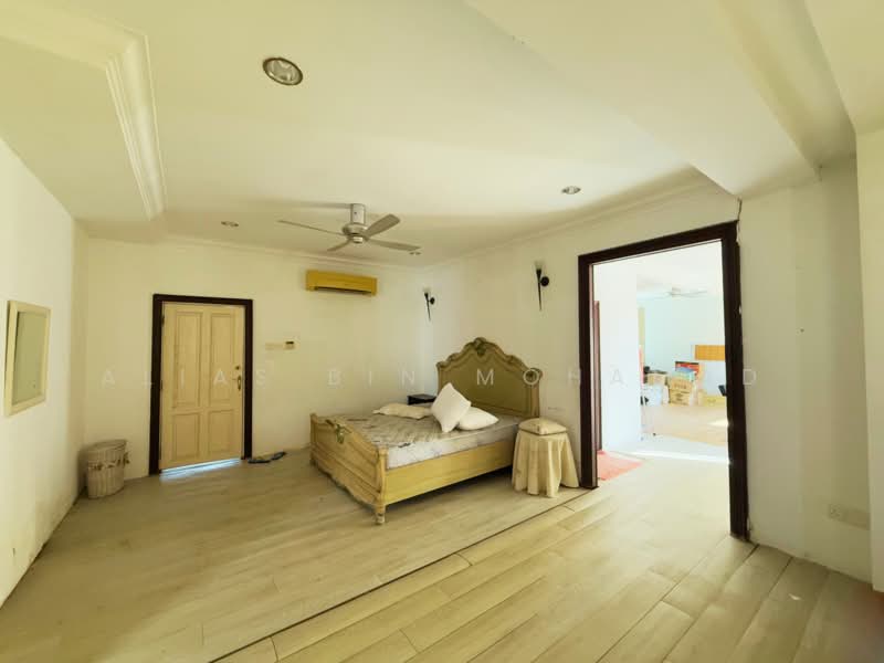 Bungalow for Sale in Kuala Ibai (Terengganu) - Alias Bin Mohamad - Bedroom - PropertyGuru.com.my