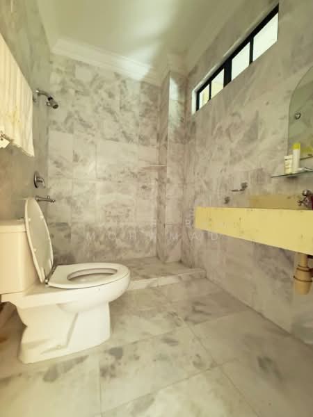 Bungalow for Sale in Kuala Ibai (Terengganu) - Alias Bin Mohamad - Bathroom - PropertyGuru.com.my