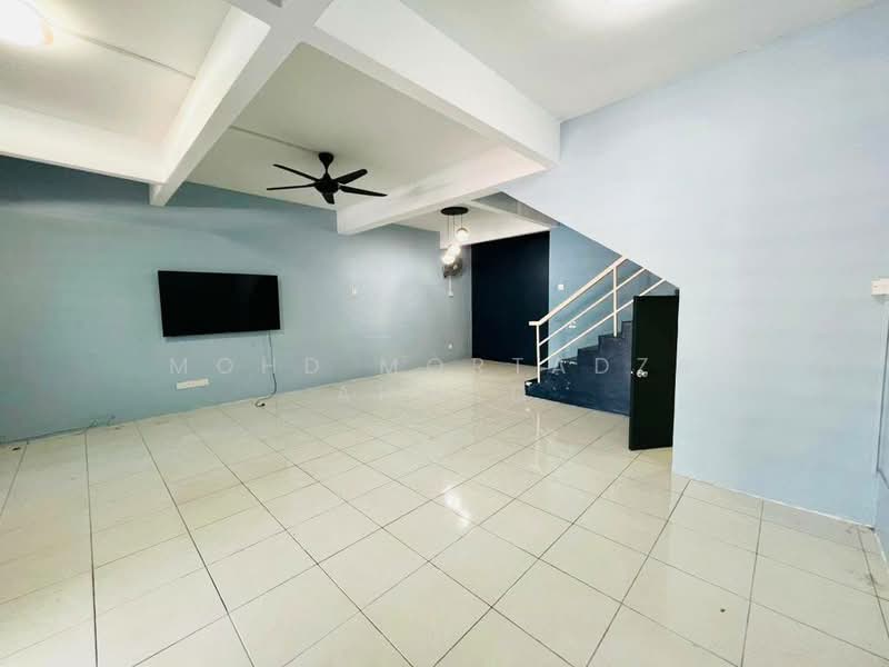 2-storey Terraced House for Sale in Taman Salak Perdana (Dengkil) - Mohd Mortadza Ahmad - Living Room - PropertyGuru.com.my