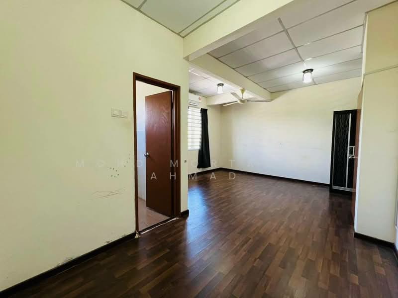 2-storey Terraced House for Sale in Taman Salak Perdana (Dengkil) - Mohd Mortadza Ahmad - Living Room - PropertyGuru.com.my
