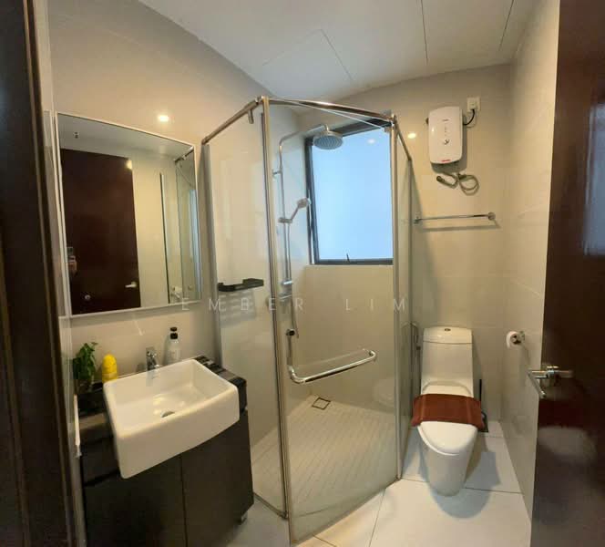 Condominium for Rent at Kings Bay @ Country Garden Danga Bay - Ember Lim - Bathroom - PropertyGuru.com.my