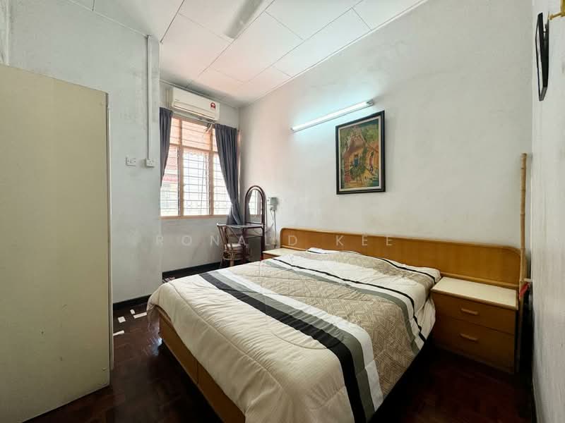 Taman Sri Nibong untuk Untuk Dijual - RM 1,050,000, Apr 2026 - Bedroom - PropertyGuru.com.my