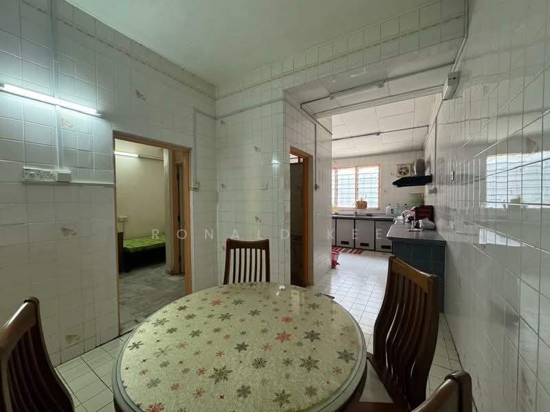 Taman Sri Nibong untuk Untuk Dijual - RM 1,050,000, Apr 2026 - Kitchen - PropertyGuru.com.my