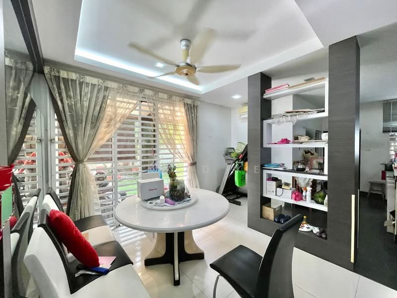 Taman Sri Nibong untuk Untuk Dijual - RM 1,850,000, Apr 2026 - Living Room - PropertyGuru.com.my