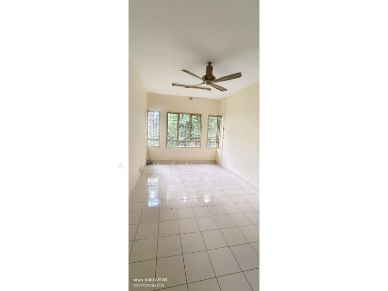 Tropika Apartment untuk Untuk Disewa - RM 950 /bulan, Mac 2026 - Living Room - PropertyGuru.com.my
