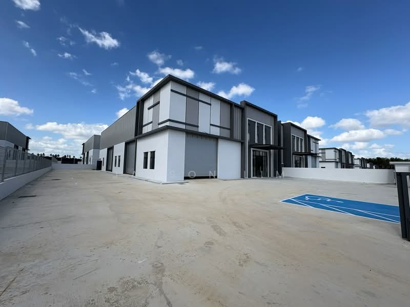 Semi-D Factory for Rent in Eco Business Park 1 (Johor Bahru) - Jayson Lim - Exterior - PropertyGuru.com.my