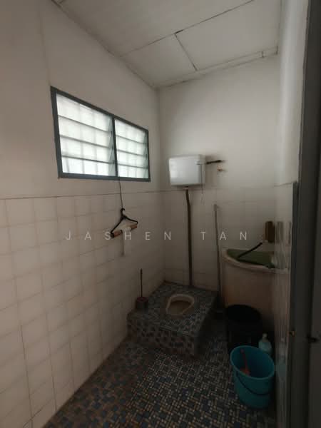 1-storey Terraced House for Rent in Taman Ipoh Jaya (Ipoh) - Jashen Tan - Bathroom - PropertyGuru.com.my