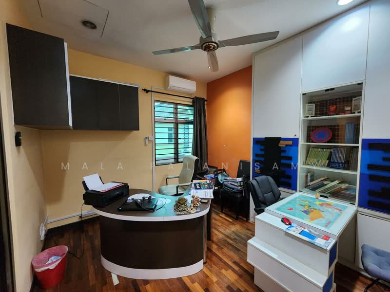 Semi-Detached House for Sale in Shah Alam (Selangor) - Mala Palanisamy - Study - PropertyGuru.com.my