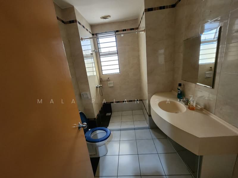 Semi-Detached House for Sale in Shah Alam (Selangor) - Mala Palanisamy - Bathroom - PropertyGuru.com.my