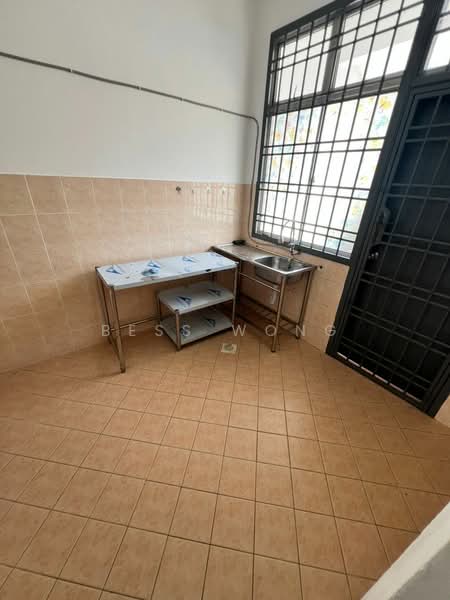 Taman Setia Indah untuk Untuk Disewa - RM 1,500 /bulan, Mac 2026 - Kitchen - PropertyGuru.com.my