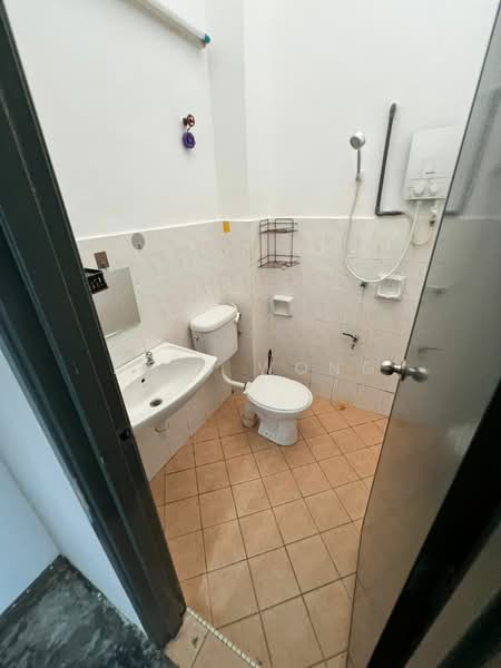 Taman Setia Indah untuk Untuk Disewa - RM 1,500 /bulan, Mac 2026 - Bathroom - PropertyGuru.com.my