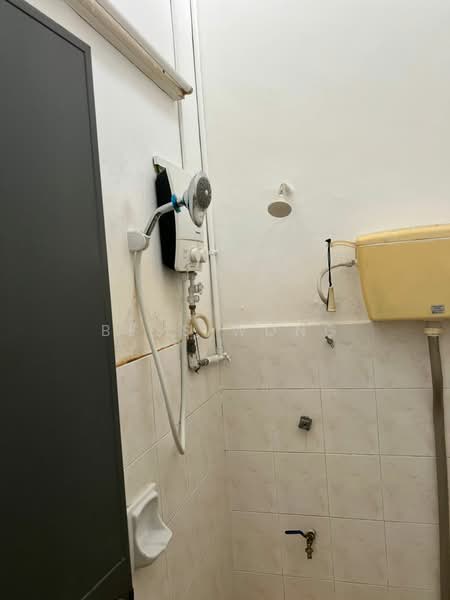 Taman Setia Indah untuk Untuk Disewa - RM 1,500 /bulan, Mac 2026 - Bathroom - PropertyGuru.com.my