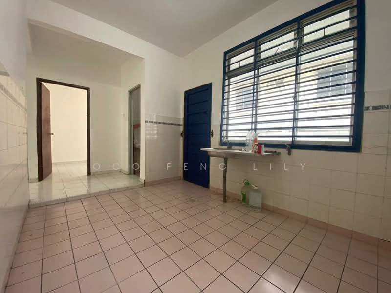 Taman Megah Ria, Jalan Api-Api untuk Untuk Dijual - RM 650,000, Mac 2026 - Kitchen - PropertyGuru.com.my