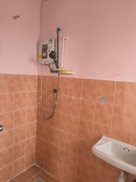 Townhouse for Rent in Klang (Selangor) - Jack Khor Phor Jiing - Bathroom - PropertyGuru.com.my