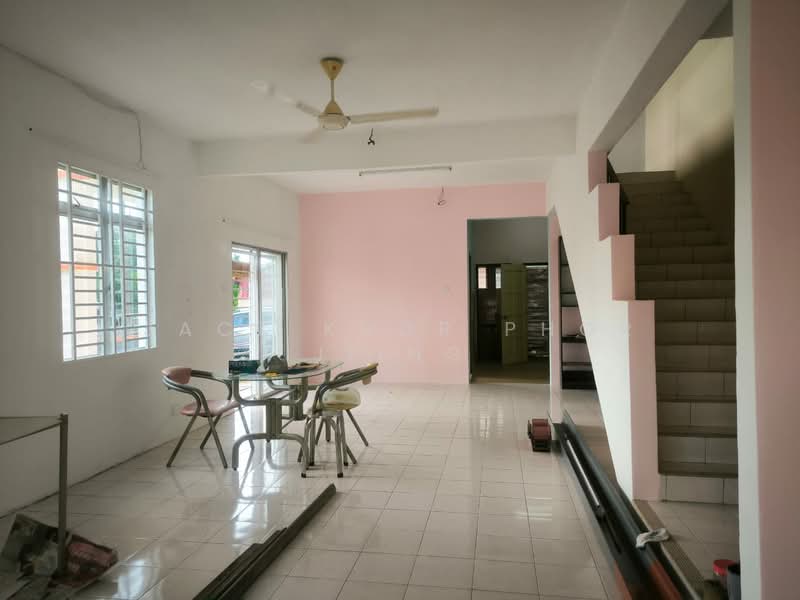 Townhouse for Rent in Klang (Selangor) - Jack Khor Phor Jiing - Living Room - PropertyGuru.com.my
